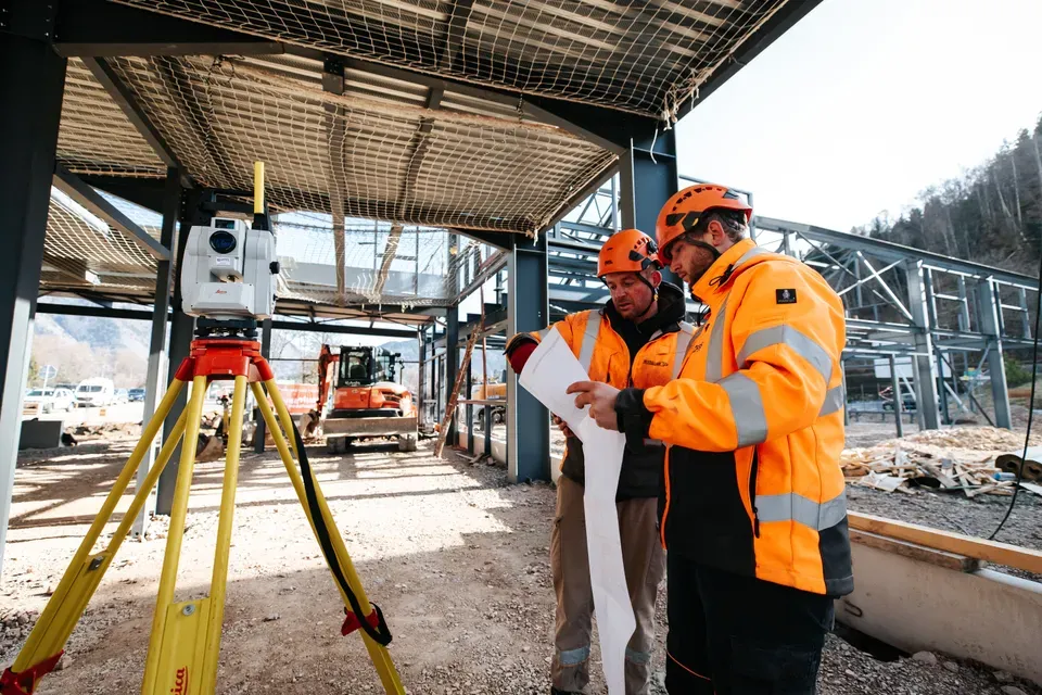 Relevé topographique sur un chantier de travaux publics